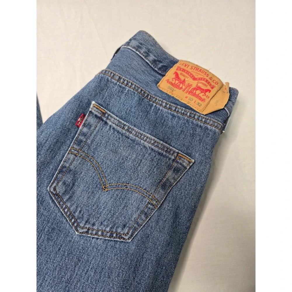 Levis 501 Original Fit Mens 100% Cotton Straight Leg Blue Denim Jeans 30x32 EUC